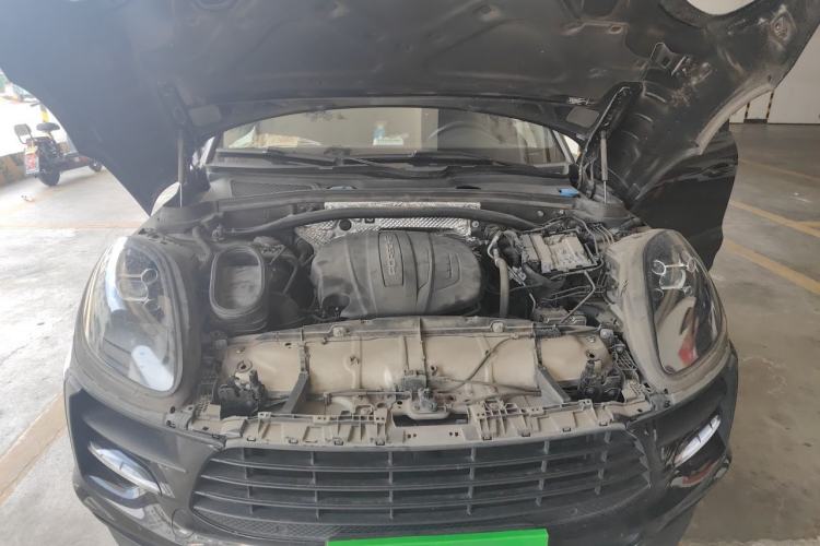 Used Porsche Macan 2018 Macan 2.0T Engine Bay