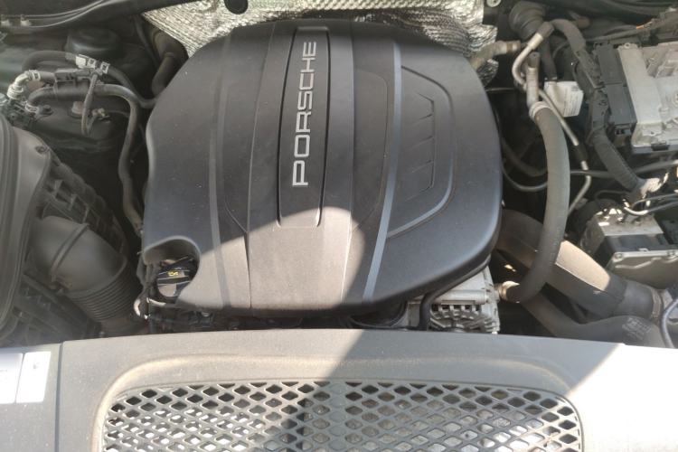 Used Porsche Macan 2018 Macan 2.0T Engine Bay