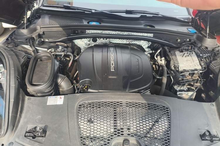 Used Porsche Macan 2018 Macan 2.0T Engine Bay