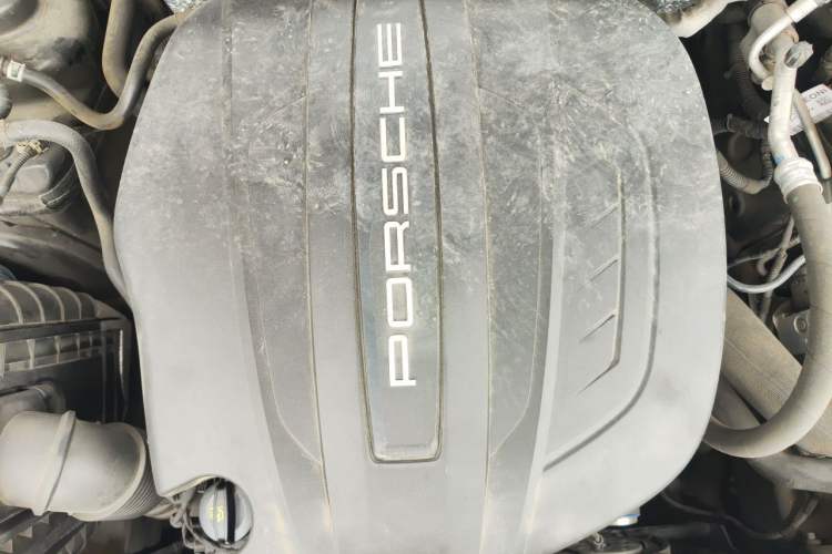 Used Porsche Macan 2018 Macan 2.0T Engine Bay