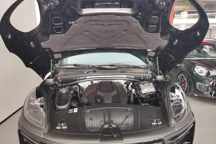 Used Porsche Macan 2018 Macan 2.0T Engine Bay