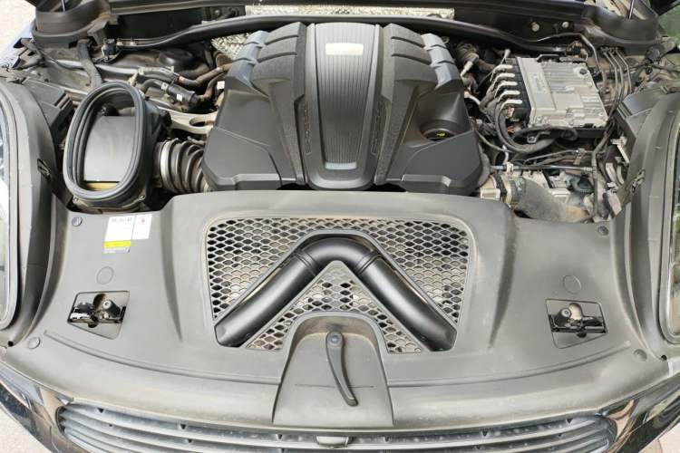 Used Porsche Macan 2018 Macan S 3.0T Engine Bay