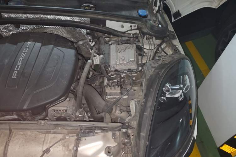 Used Porsche Macan 2018 Macan 2.0T Engine Bay Left