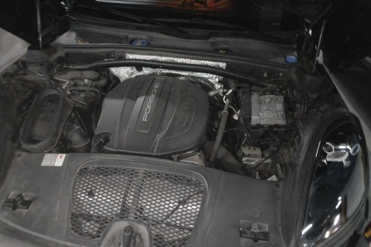 Used Porsche Macan 2018 Macan 2.0T Engine Bay Left