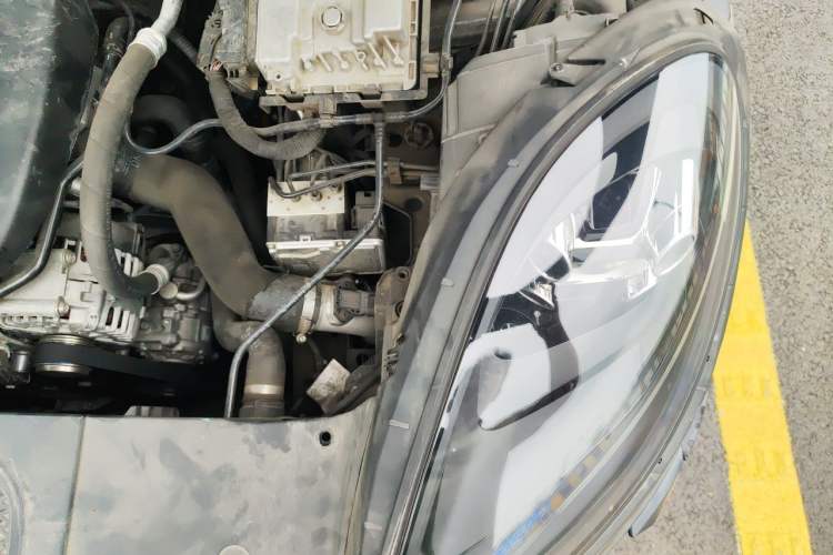 Used Porsche Macan 2018 Macan 2.0T Engine Bay Left