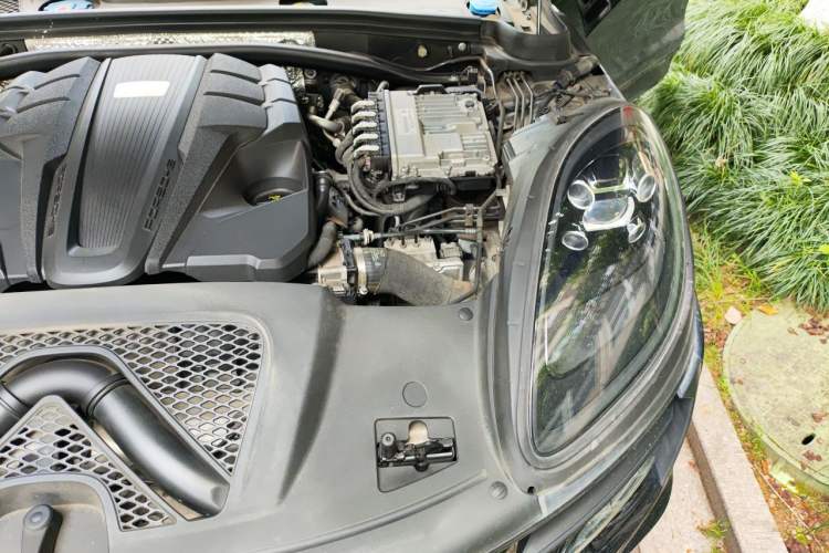 Used Porsche Macan 2018 Macan S 3.0T Engine Bay Left