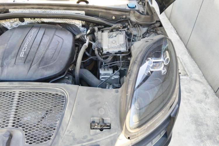Used Porsche Macan 2018 Macan 2.0T Engine Bay Left