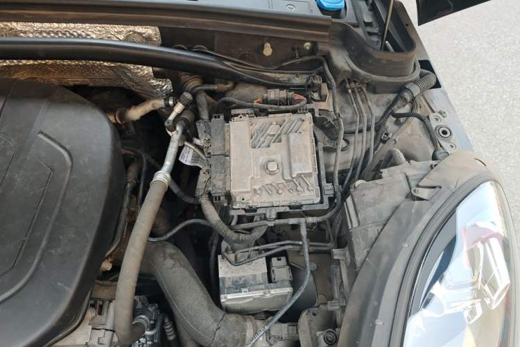 Used Porsche Macan 2018 Macan 2.0T Engine Bay Left
