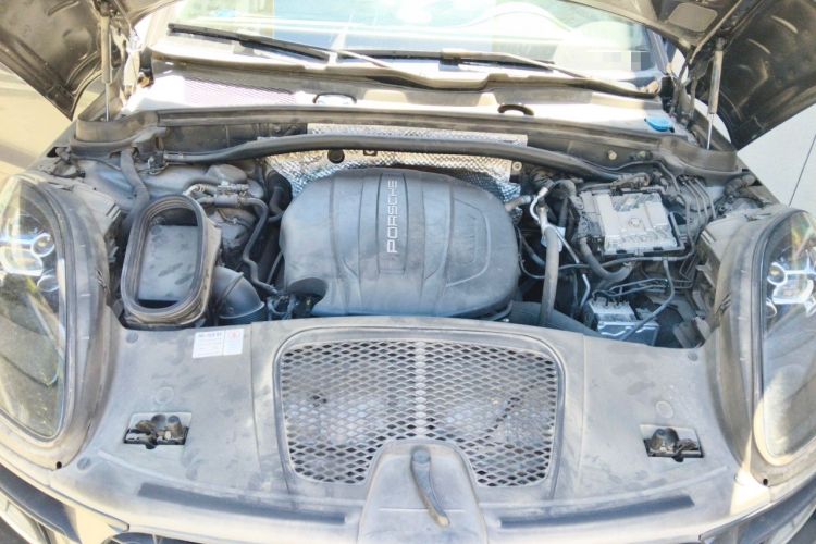 Used Porsche Macan 2018 Macan 2.0T Engine Bay