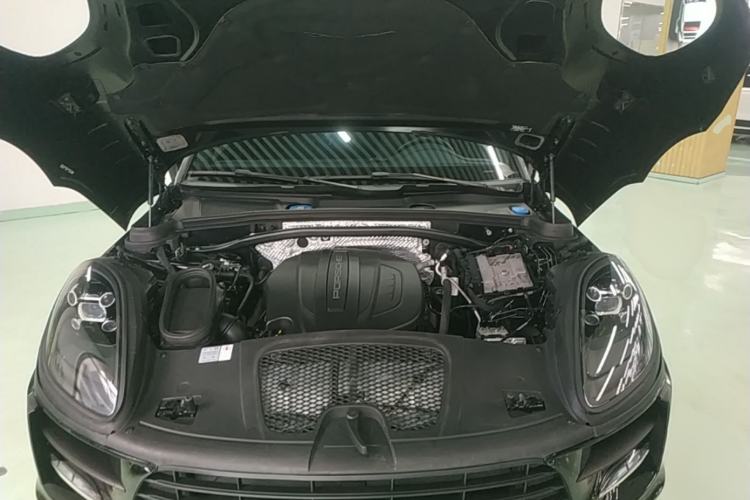 Used Porsche Macan 2018 Macan 2.0T Engine Bay