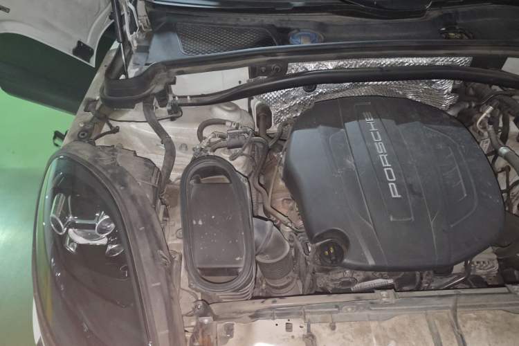 Used Porsche Macan 2018 Macan 2.0T Engine Bay Right