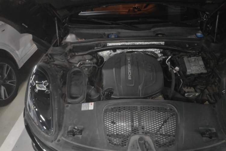 Used Porsche Macan 2018 Macan 2.0T Engine Bay Right