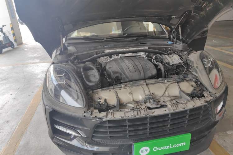 Used Porsche Macan 2018 Macan 2.0T Engine Bay Right