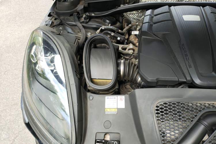 Used Porsche Macan 2018 Macan S 3.0T Engine Bay Right