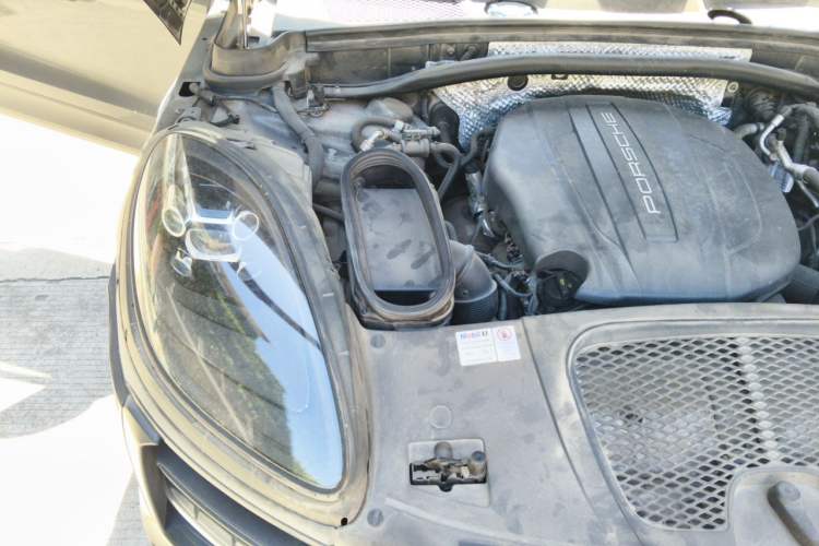 Used Porsche Macan 2018 Macan 2.0T Engine Bay Right