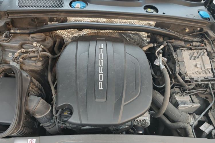Used Porsche Macan 2018 Macan 2.0T Engine Bay