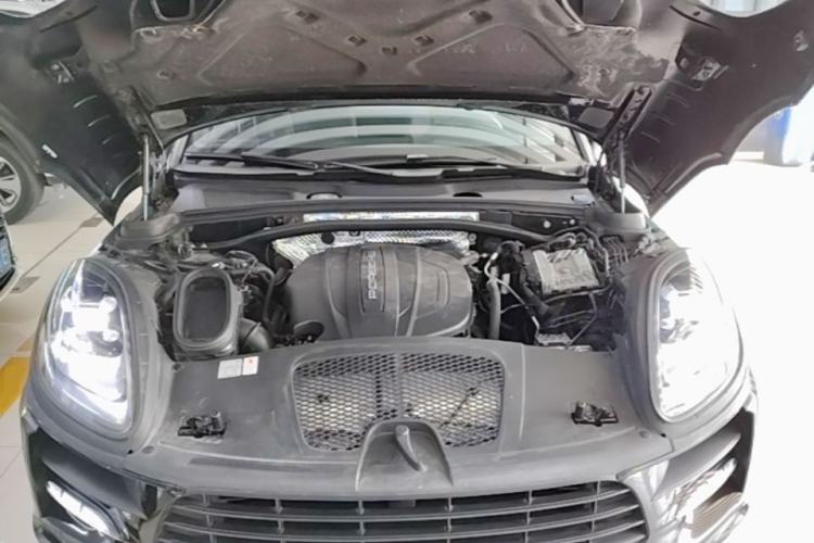 Used Porsche Macan 2018 Macan 2.0T Engine Bay