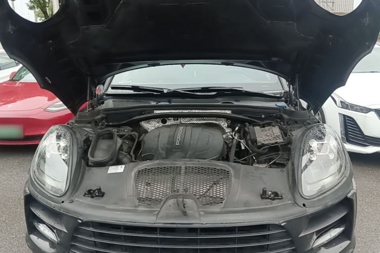 Used Porsche Macan 2018 Macan 2.0T Engine Bay