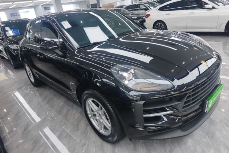 Used Porsche Macan 2018 Macan 2.0T Front Right 45 Deg