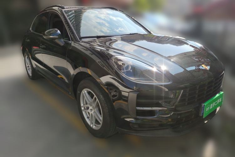 Used Porsche Macan 2018 Macan 2.0T Front Right 45 Deg