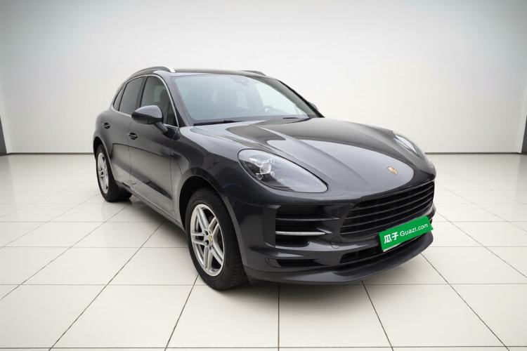 Used Porsche Macan 2018 Macan 2.0T Front Right 45 Deg