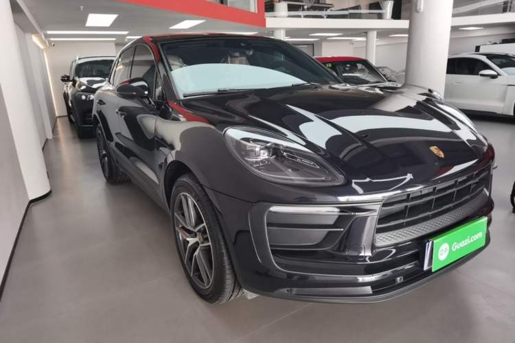 Used Porsche Macan 2018 Macan 2.0T Front Right 45 Deg