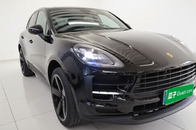Used Porsche Macan 2018 Macan 2.0T Front Right 45 Deg