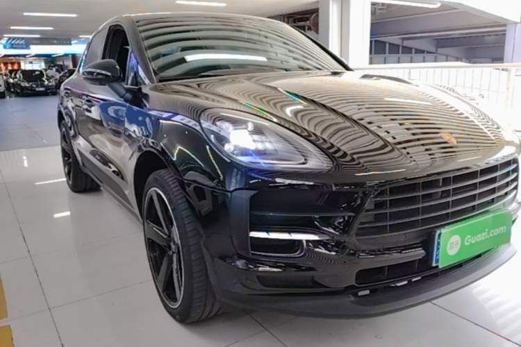 Used Porsche Macan 2018 Macan 2.0T Front Right 45 Deg