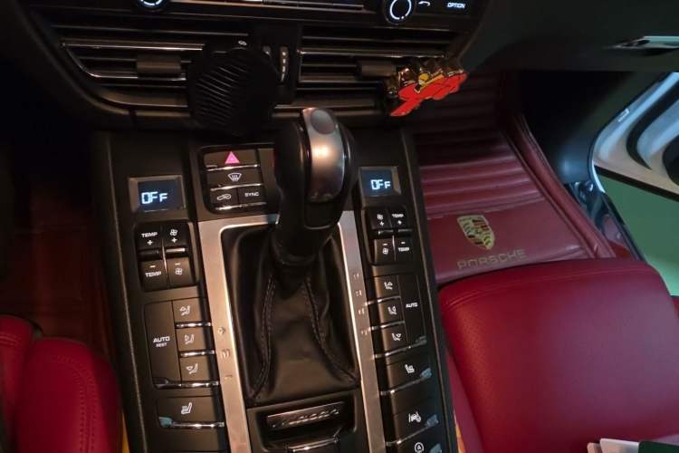 Used Porsche Macan 2018 Macan 2.0T Gear Lever