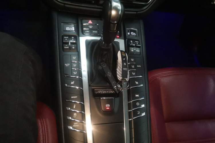 Used Porsche Macan 2018 Macan 2.0T Gear Lever
