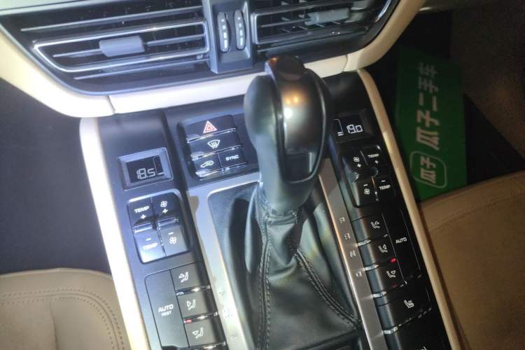 Used Porsche Macan 2018 Macan 2.0T Gear Lever