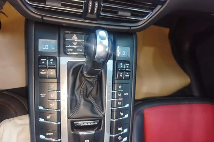 Used Porsche Macan 2018 Macan 2.0T Gear Lever