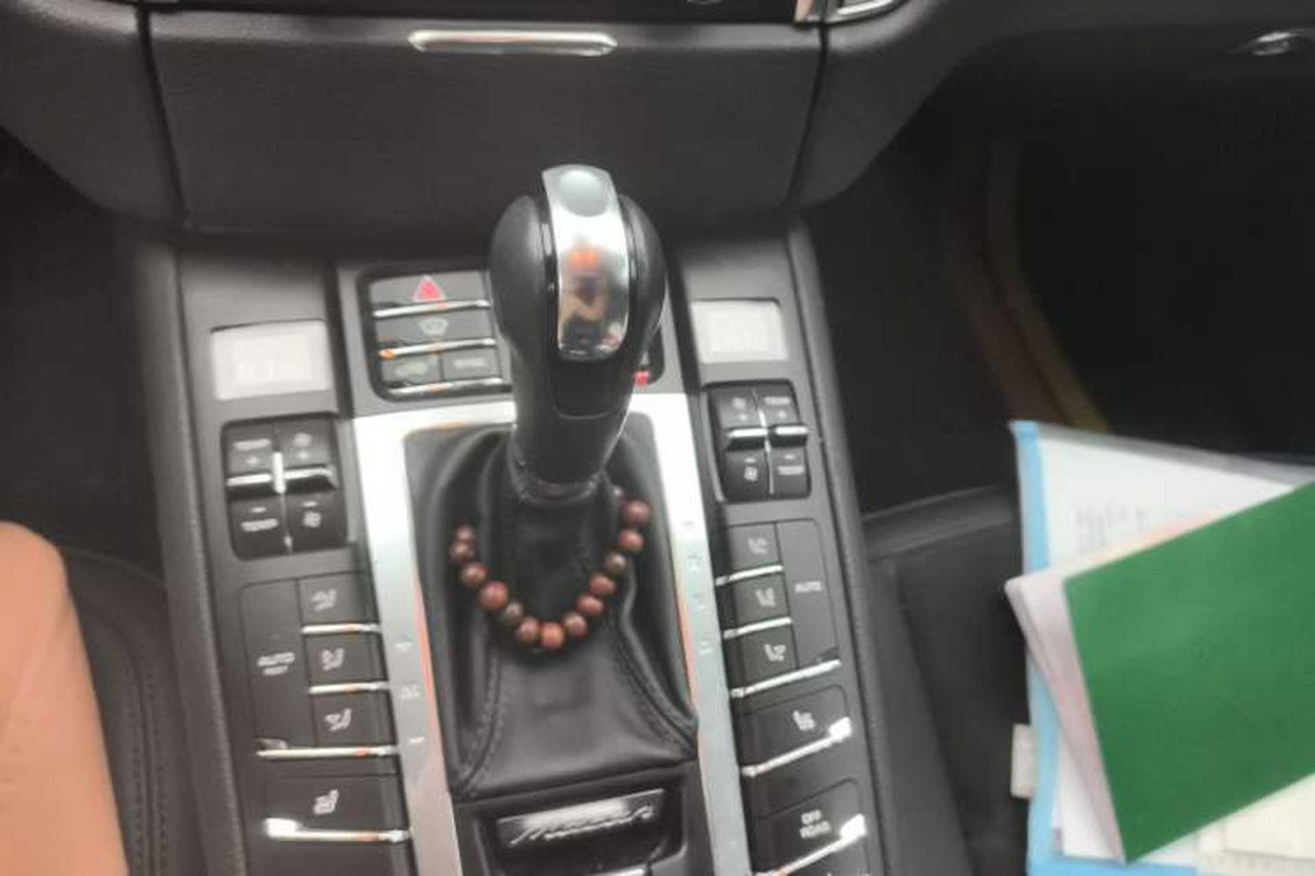 Used Porsche Macan 2018 Macan 2.0T Gear Lever