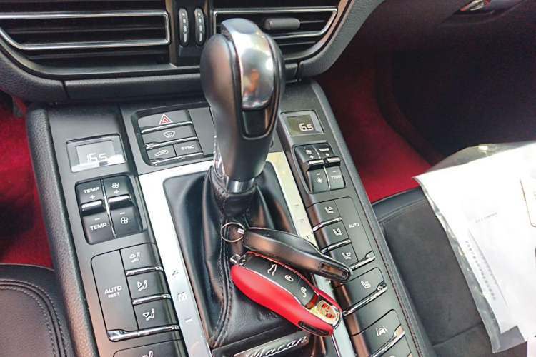 Used Porsche Macan 2018 Macan 2.0T Gear Lever