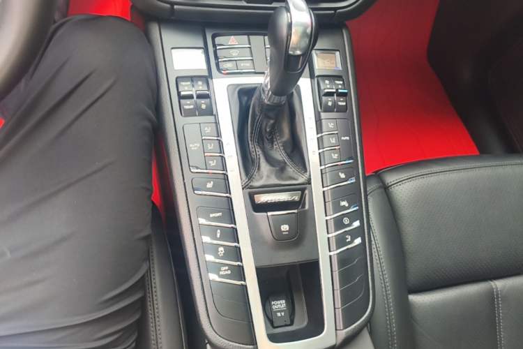 Used Porsche Macan 2018 Macan 2.0T Gear Lever