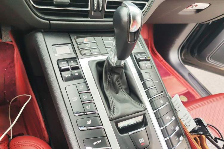 Used Porsche Macan 2018 Macan 2.0T Gear Lever