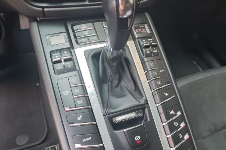 Used Porsche Macan 2018 Macan 2.0T Gear Lever
