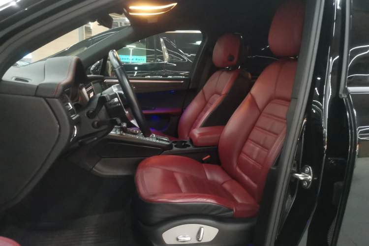 Used Porsche Macan 2018 Macan 2.0T Left Front Seat