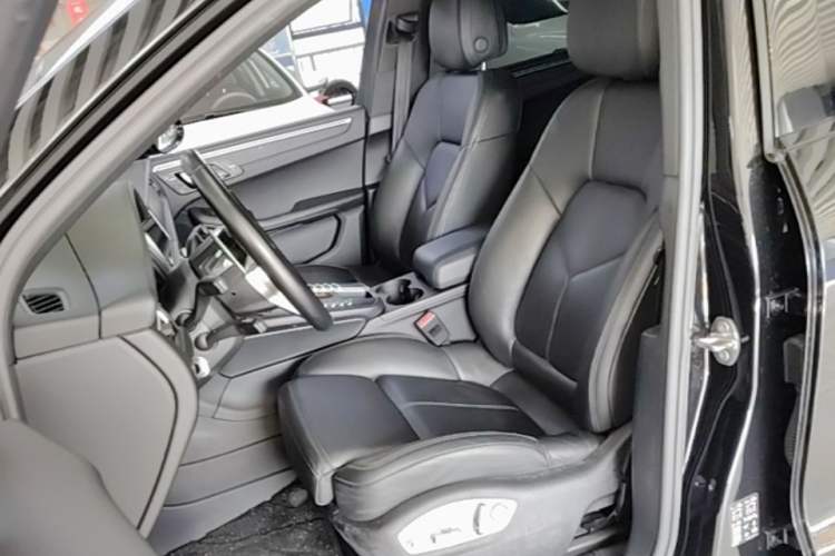 Used Porsche Macan 2018 Macan 2.0T Left Front Seat