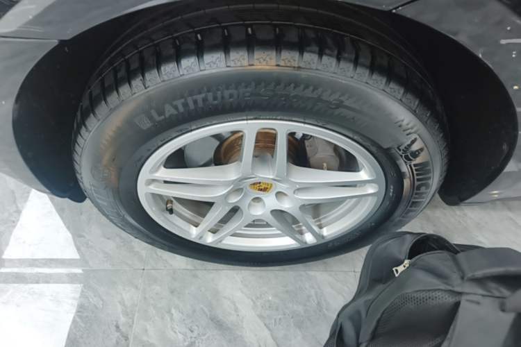 Used Porsche Macan 2018 Macan 2.0T Left Front Wheel Hub