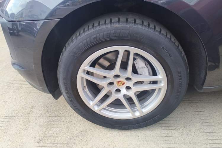 Used Porsche Macan 2018 Macan 2.0T Left Front Wheel Hub
