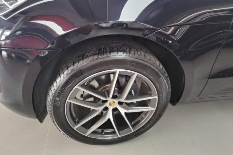 Used Porsche Macan 2018 Macan 2.0T Left Front Wheel Hub
