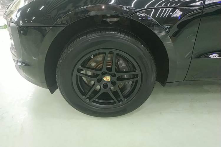 Used Porsche Macan 2018 Macan 2.0T Left Front Wheel Hub