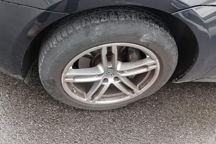 Used Porsche Macan 2018 Macan 2.0T Left Front Wheel Hub