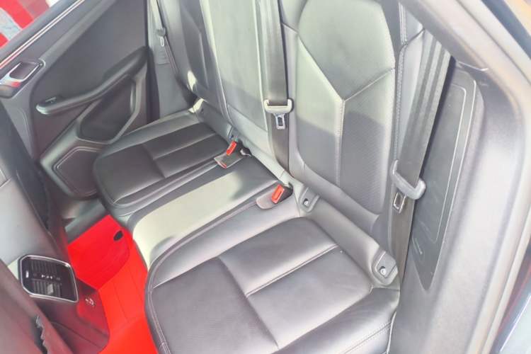 Used Porsche Macan 2018 Macan 2.0T Left Rear Seat