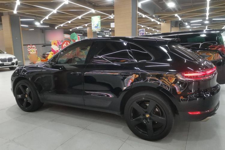 Used Porsche Macan 2018 Macan 2.0T Left Side