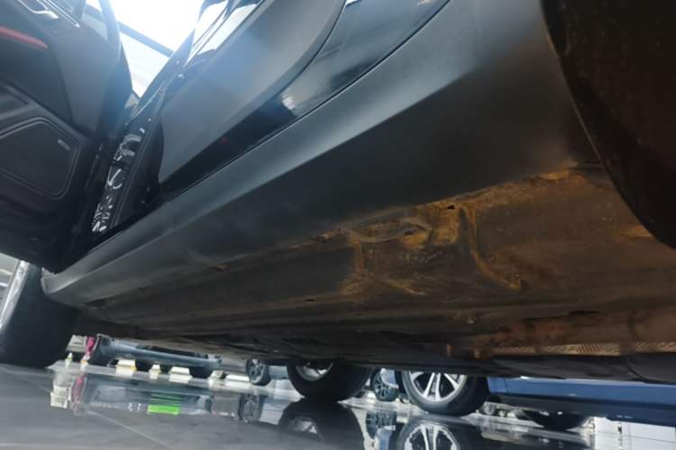 Used Porsche Macan 2018 Macan 2.0T Left Side Sill