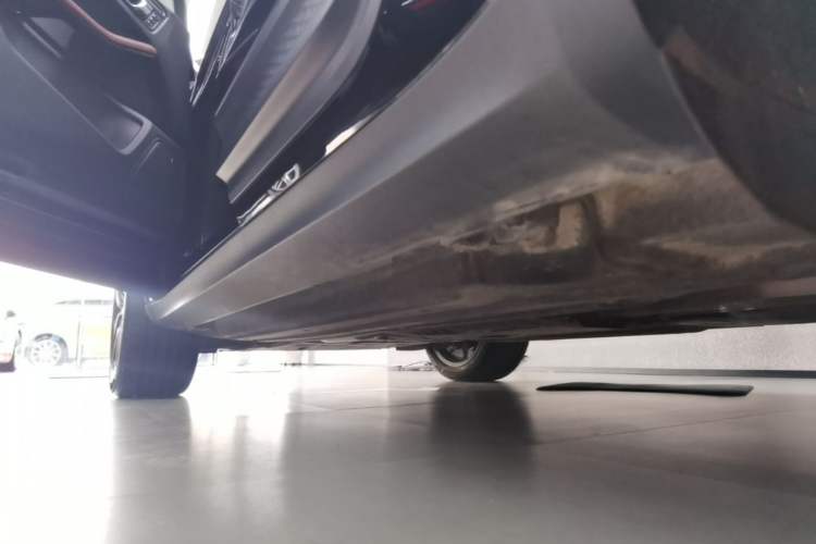 Used Porsche Macan 2018 Macan 2.0T Left Side Sill