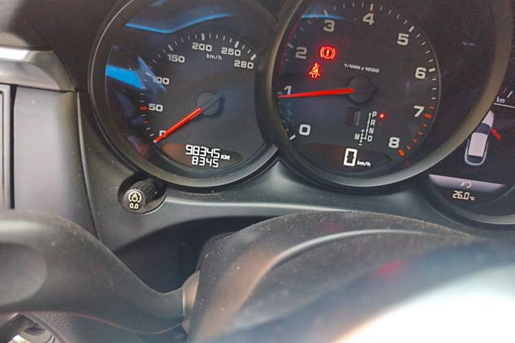 Used Porsche Macan 2018 Macan 2.0T Odometer Close Up