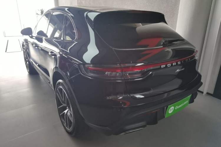 Used Porsche Macan 2018 Macan 2.0T Rear Left 45 Deg